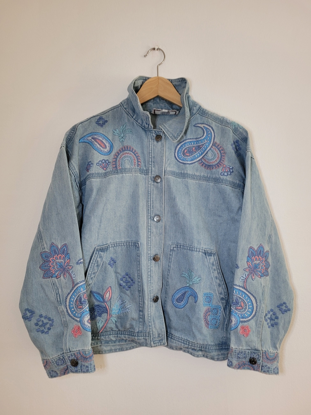 Johnny Was Workshop Embroidered Light Wash Denim Jacket Size PM